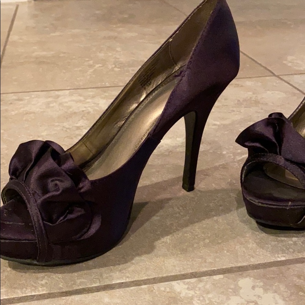 Shoes - Picture 3 of 6